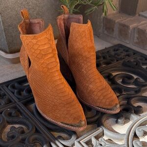 Jeffrey Campbell Roam The Plains Tan Textured Ankle Boots